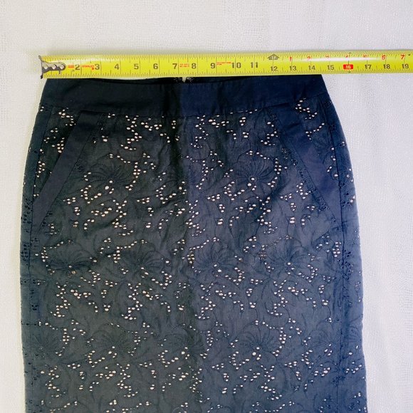 Eyelet Lace Black Pencil Skirt with Pockets EUC Midi Ann Taylor Brand - Picture 5 of 13